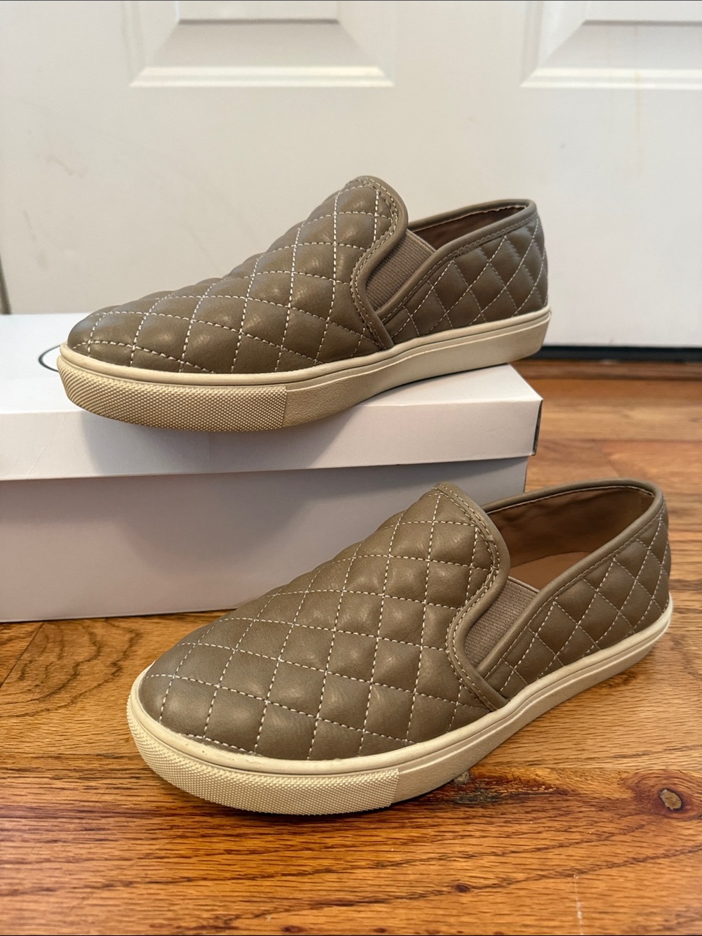 Steve Madden Quilted Taupe Slip-On Loafers ladies 7.5